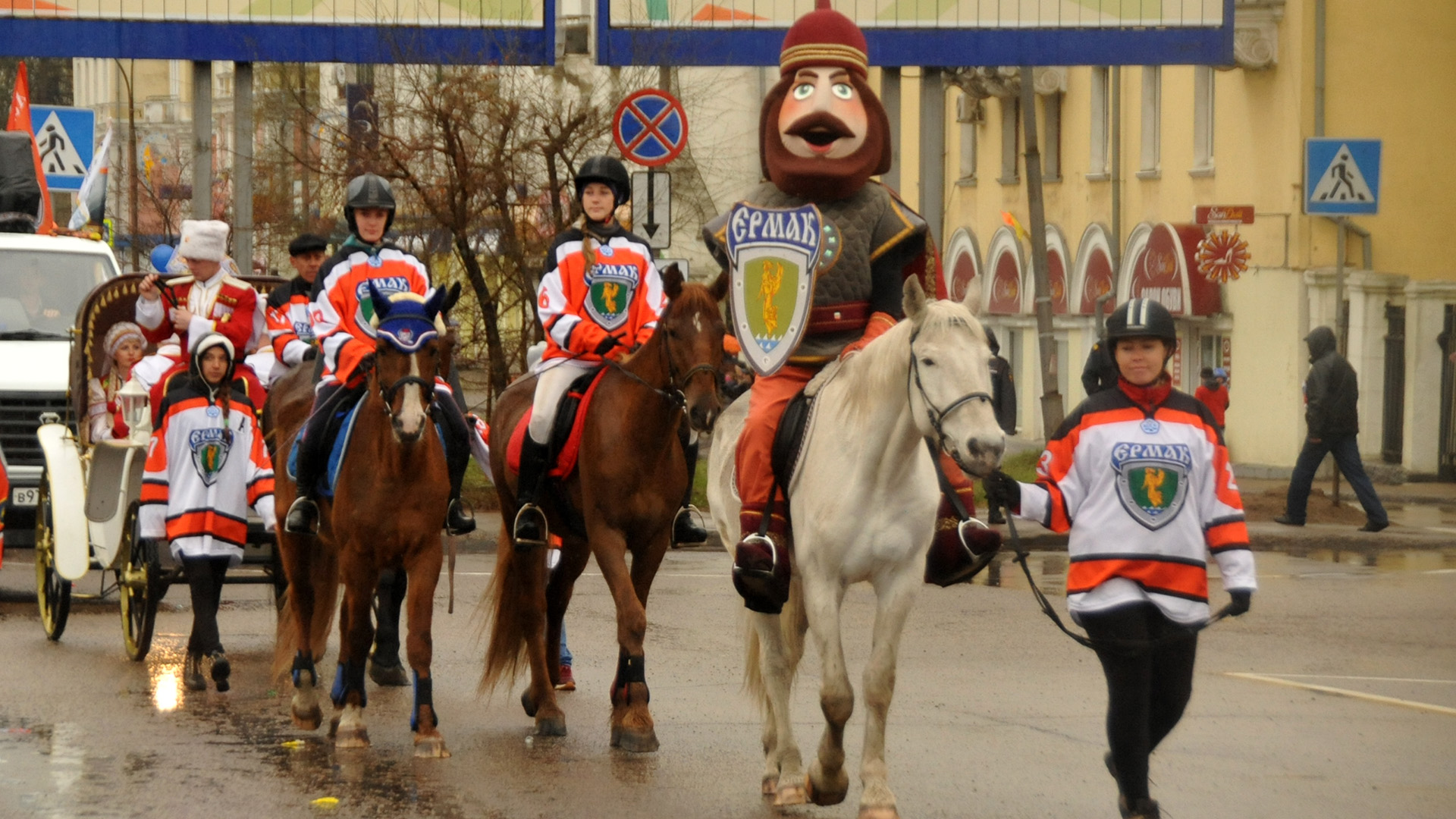 Колонна «Ермака» в первомайской демонстрации 2017 года смотреть онлайн