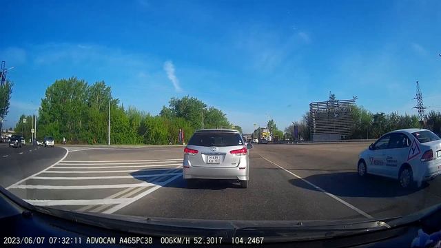 #ПДД. г. Иркутск. Опережение через островок безопасности г/н Т306ЕТ138 смотреть онлайн