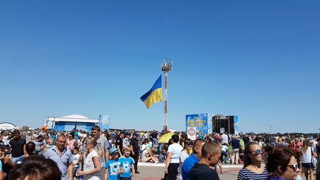 Флаг Украины, авиашоу Вільне небо 2018 смотреть онлайн