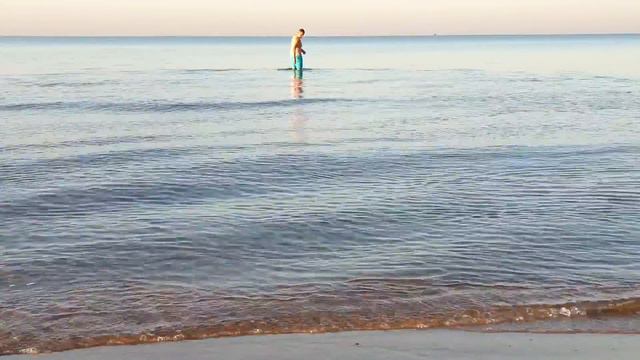 #АНАПА - 7.30 УТРА и ВСЕ ХОЛОДНЕЕ - НО КУПАЕМСЯ!!! 17.10.2019 смотреть онлайн