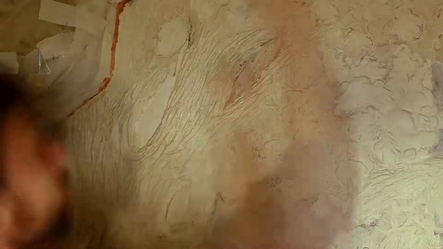 Потрясающий барельеф (лепнина) на стене с цветной росписью!