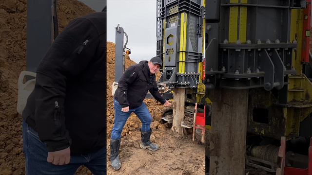 Лайфхак для забивки сваи ниже уровня грунта #фундаментгрупп #сваи #жбсваи #свайныйфундамент смотреть онлайн