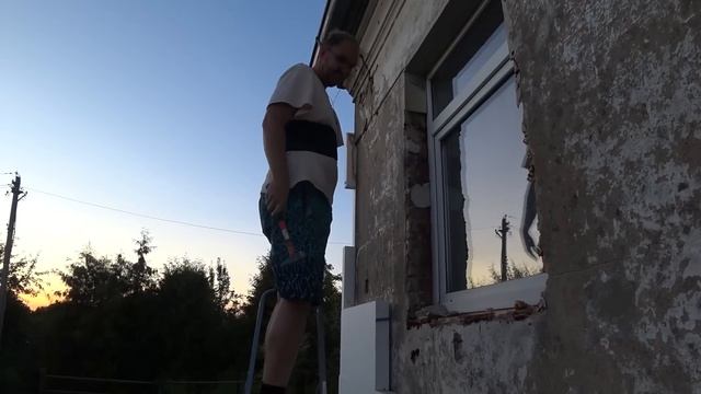 Немецкий дом. Серия 19. Береза упала, а мы утепляем стены пенополистиролом смотреть онлайн