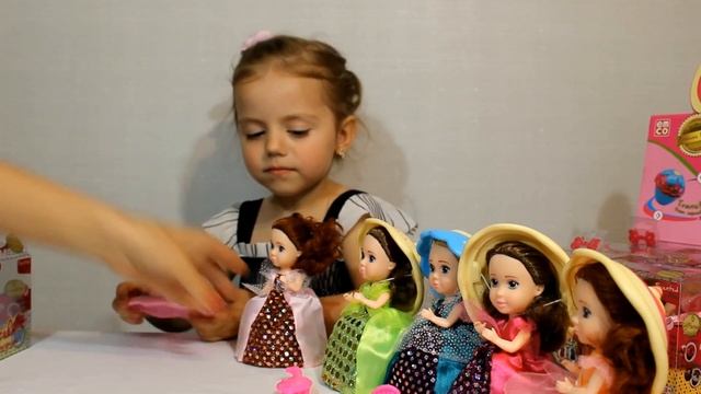 Ароматные капкейки коллекция кукол принцесс распаковка игрушек Cupcake Surprise doll unboxing смотреть онлайн