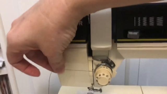 Singer 6215c Part 2 - Threading the Upper Thread смотреть онлайн