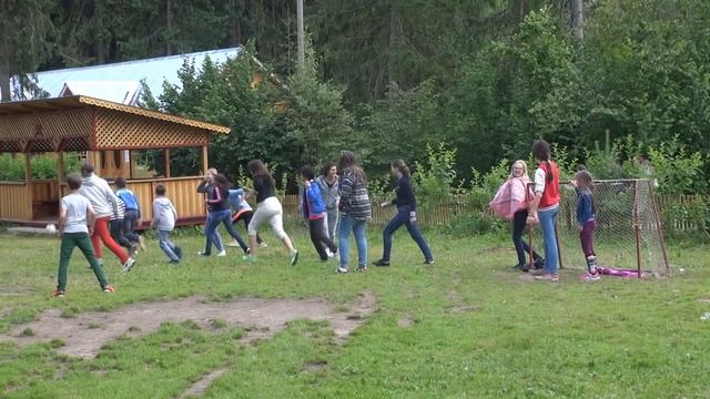 Отрядный футбол Мальчики против девочек смотреть онлайн