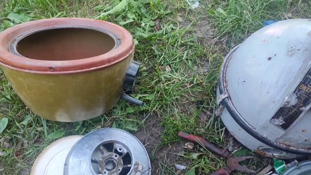 ЛЕТНИЙ ВЫПУСК. Разбор советских пылесосов. Сколько меди? смотреть онлайн