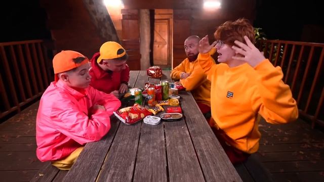 24 Часа в ДОМИКЕ НА ДЕРЕВЕ ! смотреть онлайн