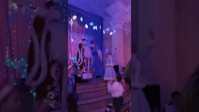 Танцы деда мороза смотреть онлайн
