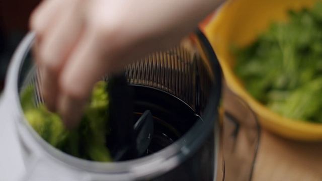 Hurom H-AI Unboxing | Self Feeding Juicer смотреть онлайн
