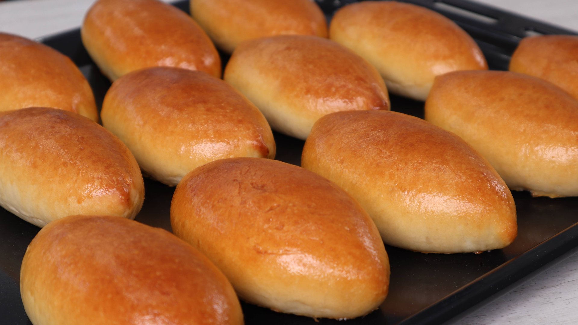 По этому рецепту тесто для пирожков всегда удачное. Пеку из него пирожки с капустой. Мягкие, пышные смотреть онлайн