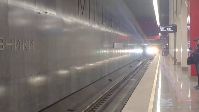 Метросостав 81-760А/81-761А/81-763А"Ока-Баклажан" поездом №47 смотреть онлайн