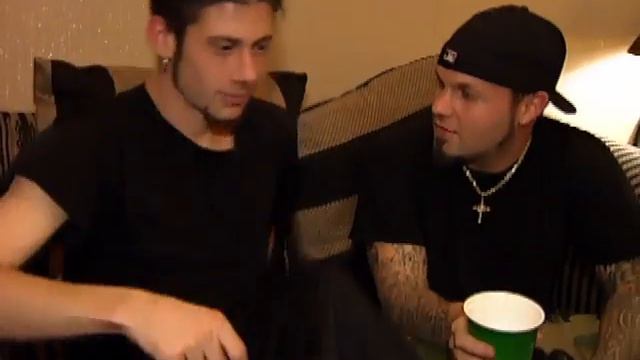 Limp Bizkit • Interview - Fred Durst and Wes Borland (backstage Family Values Tour 1998) смотреть онлайн