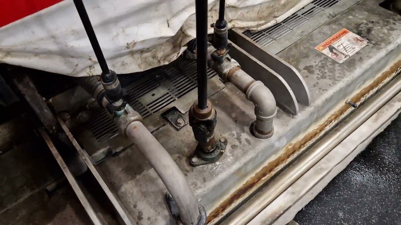 щелчок или треск при опускании кондиционера плиты Zamboni значит это!