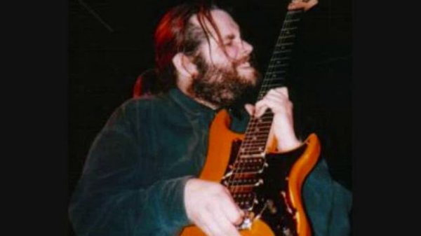 Guthrie Govan vs Shawn Lane!