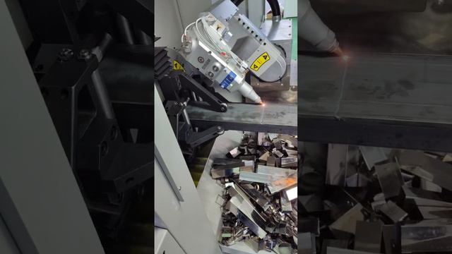 Резка нестандартной трубы на лазерном труборезе LPC A16-C на выставке Металлообработка 2024 смотреть онлайн