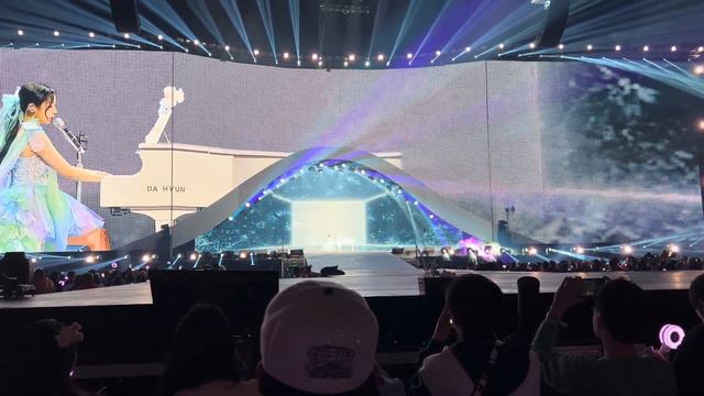 4K [TWICE Dahyun solo stage] Ready To Be Once More in Las Vegas - Husband Cam смотреть онлайн