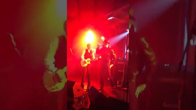 The Clash - Guns of Brixton live 2011 смотреть онлайн