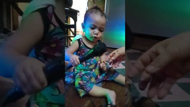 Baby Guinevere maxine😍our little Singer 😂😍 смотреть онлайн