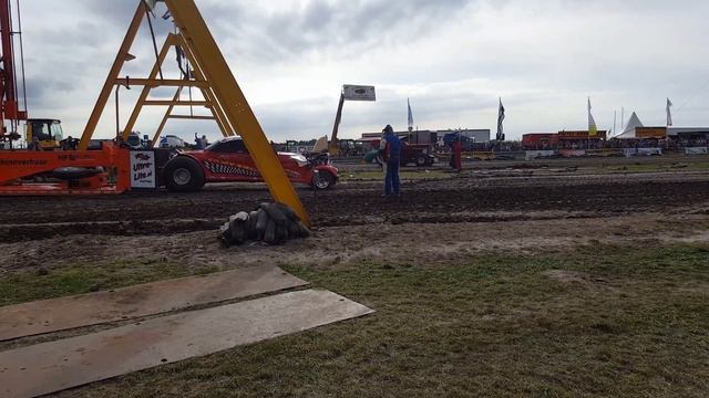 FeulPower bij Loonbedrijf Tolsma in Tzum 3 - 9 - '16 смотреть онлайн