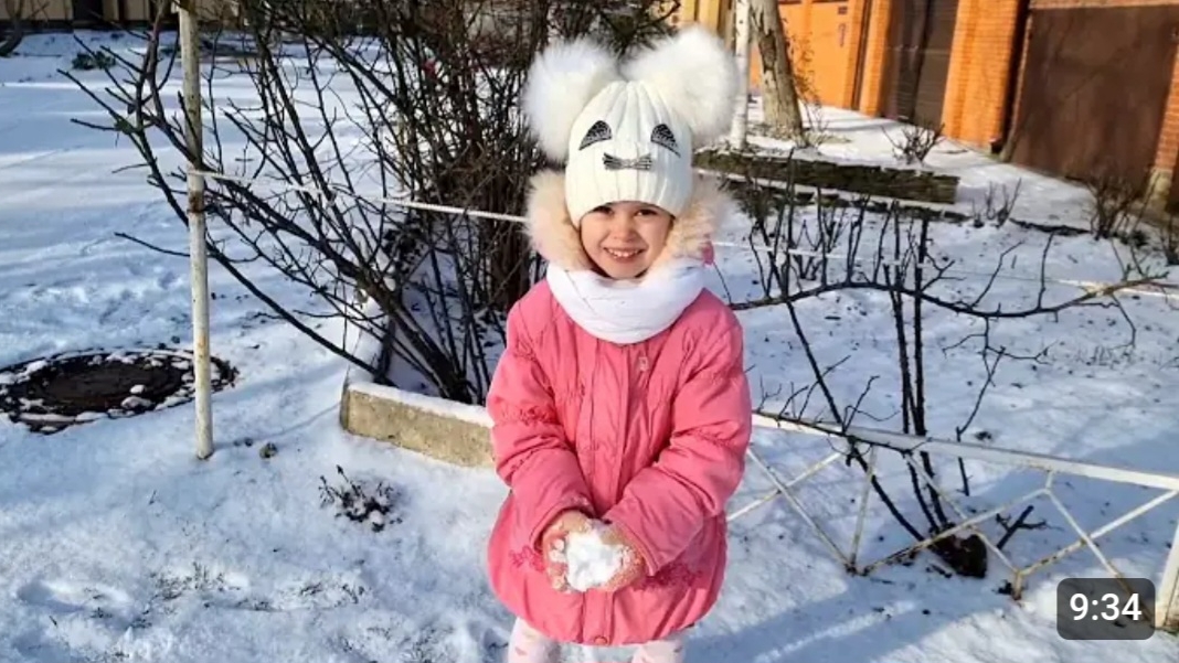 МИЛАНА РАДУЕТСЯ СНЕГУ, ИГРАЕМ ДОМА И ЛЕЧИТСЯ.??? смотреть онлайн