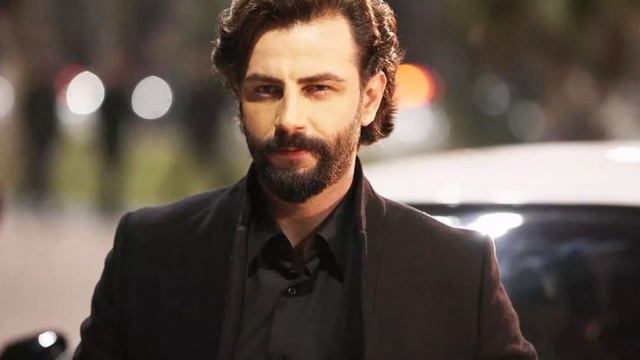 Gökberk Demirci recibió el apoyo del equipo de la serie three sisters en la que protagonizó. смотреть онлайн