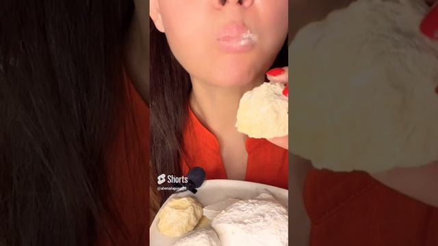 ASMR crunch wet chalk_ мел Халва 💛🤍💦 #asmr #crunchy #eatingsounds #relax смотреть онлайн