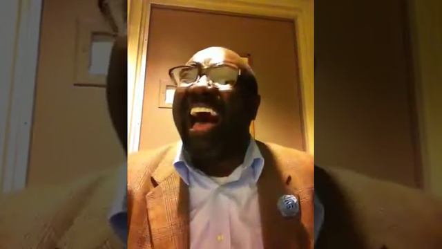 Marvin Williams sings a "Doris Akers Medley." смотреть онлайн