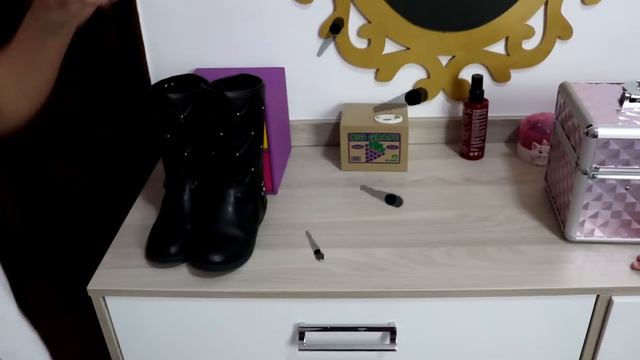 Maria Clara implorando JP por novas roupas, joias e cosméticos смотреть онлайн