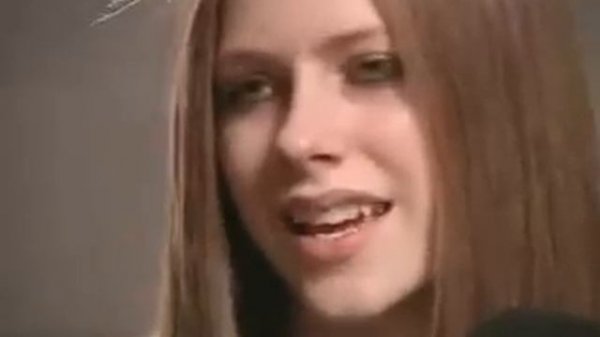 Avril Lavigne - Tomorrow live 2002