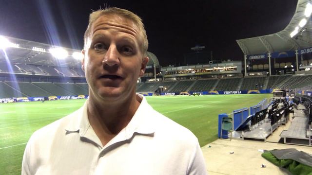 Gregg Bell on Michael Bennett's anthem sit, backup QBs shining, more from preseason opener смотреть онлайн