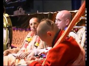 Вьяса Пуджа Ниранджана Свами и Индрадюмна Свами Днепропетровск 2004 года Часть 1