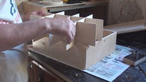 Ящик с отсеками под мелочевку из фанеры своими руками