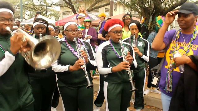 Jefferson Davis Vols High Marching Band | Who Want The Smoke | Middle Of Rex Mardi Gras Parade | смотреть онлайн