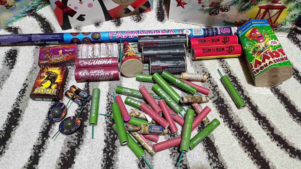 ВЗРЫВАЮ ПИРОТЕХНИКУ В ВОДЕ / МОЯ ПИРОТЕХНИКА НА НОВЫЙ ГОД 2023 / САЛЮТ / ФЕЙРВЕРК / ПЕТАРДЫ смотреть онлайн