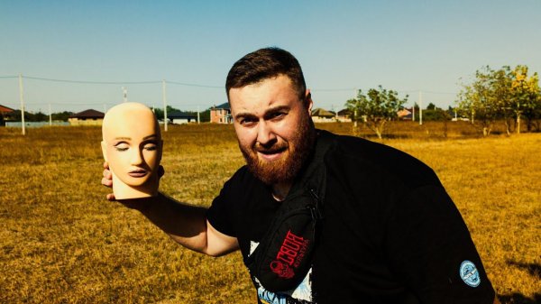 ВЗОРВАЛ ГОЛОВУ МАНЕКЕНА / САМАЯ МОЩНАЯ ПЕТАРДА / ZEUS / #пиротехника #петарды #fireworks #zeus #топ