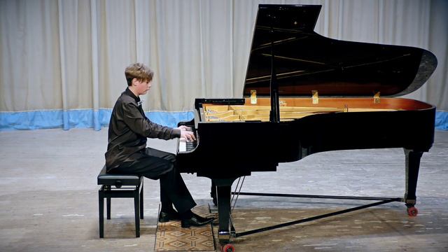 Дылдин Виктор. А.Бабаджанян.Токкатина смотреть онлайн