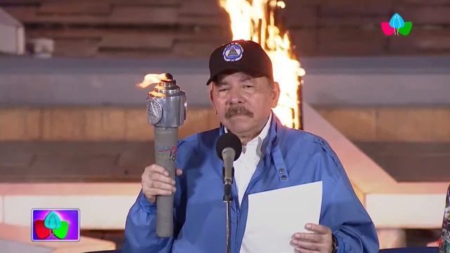 Presidente Daniel Ortega Y Compañera Rosario Murillo Reciben Antorcha De La Libertad Centroamerican