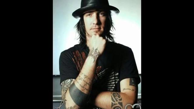 Three days grace Adam Gontier he’s a singer and a songwriter and lives in Canada 🇨🇦 смотреть онлайн