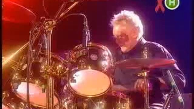 Roger Taylor and Danny Miranda Upright Bass solo + смотреть онлайн
