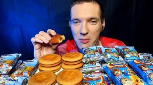 МУКБАНГ 😋 НЕЖНЕЙШЕЕ БИСКВИТНОЕ ПИРОЖНОЕ БАРНИ 🤗 АСМР ЕДА | ASMR TENDER SPONGE CAKE BARNEY #мукбанг