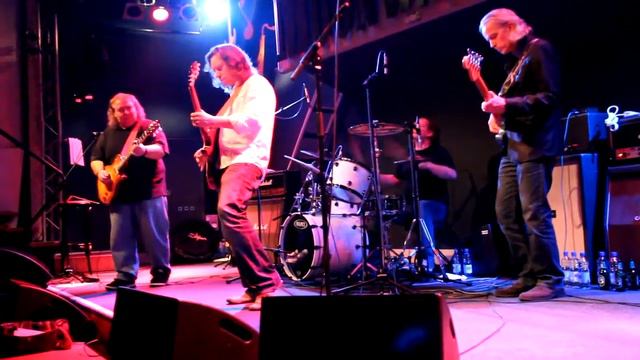 Bernie Marsden - Track1 смотреть онлайн