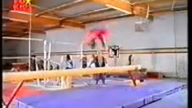 Amy Jo Johnson (Kim) Gymnastics смотреть онлайн