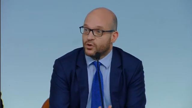 Lorenzo Fontana, nuovo Ministro agli Affari Europei смотреть онлайн