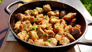 Как вкусно пожарить МЯСО С ЛУКОМ на сковороде | готовим на дровах.