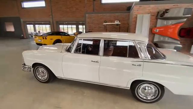 Mercedes Benz 230S Fintail смотреть онлайн