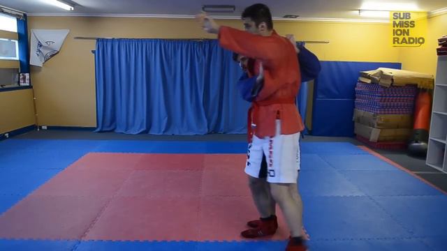 How to do a Rolling Kneebar for Sambo and MMA смотреть онлайн