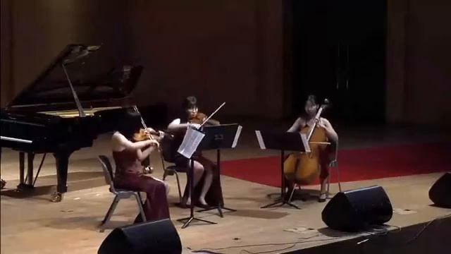 K.J.Lipinski Trio for Two Violins & Cello in A Major Op. 12 I. Espressivo | Honor Concert 2020 смотреть онлайн