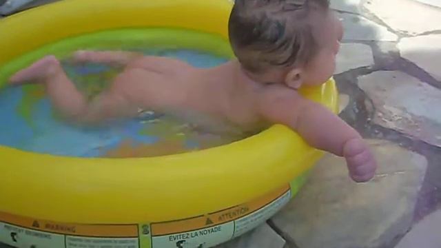 Fabrizio Milani na piscininha - 20/02/2012 смотреть онлайн