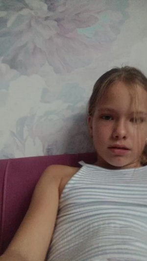 ем вкусную конфету